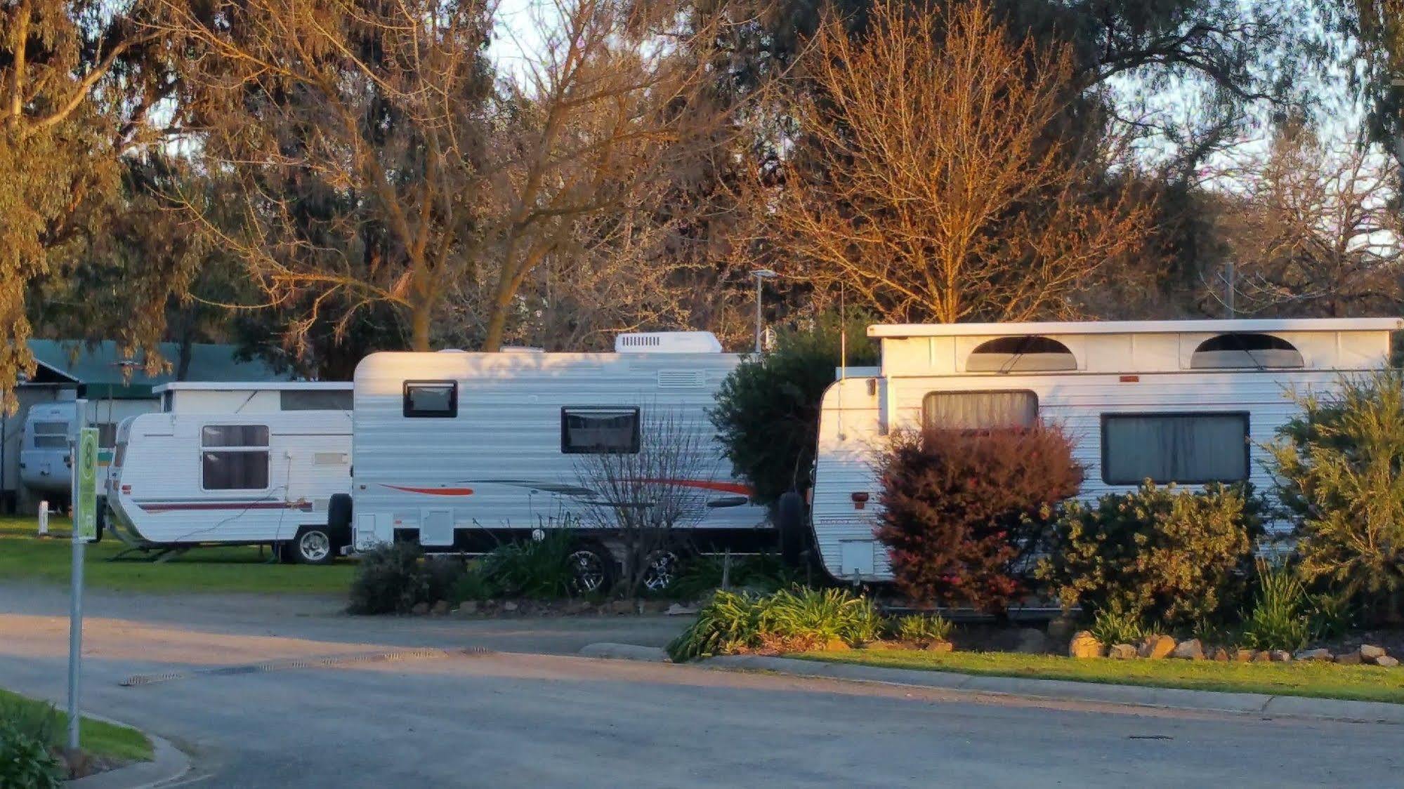 Yea Riverside Caravan Park Екстериор снимка